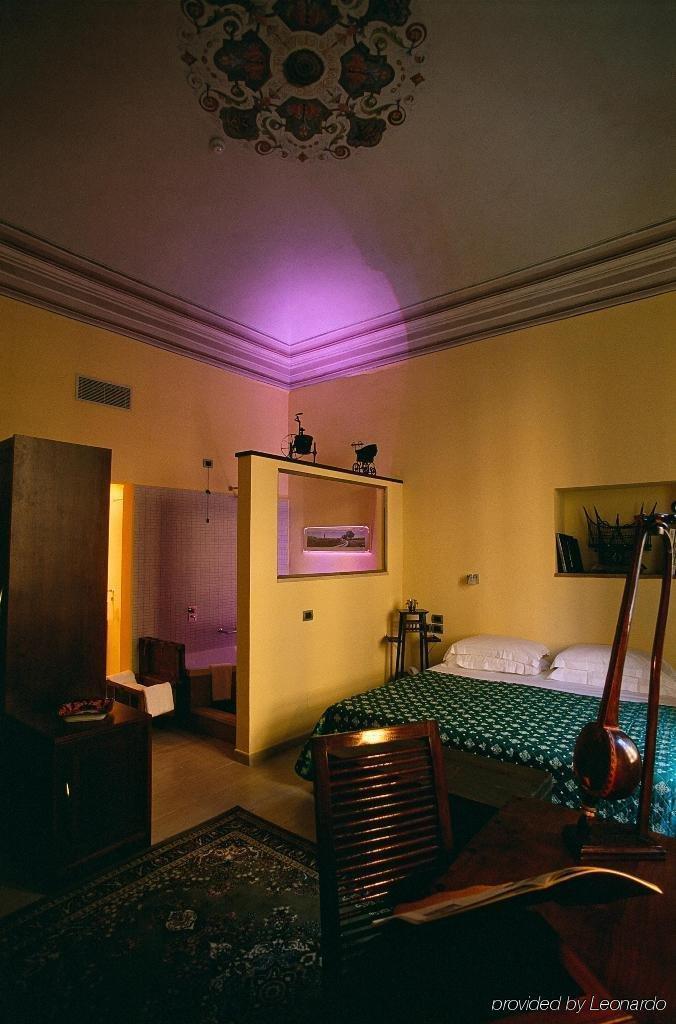 Vogue Hotel Arezzo Room photo